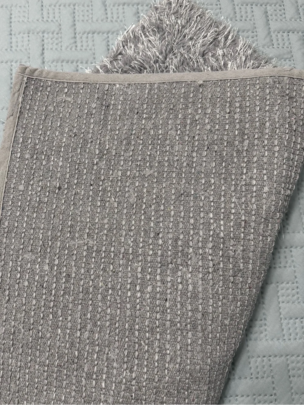Nedia Home Shag Bath Rug Non-Skid Microfiber Light Gray 18 x 24 NWT